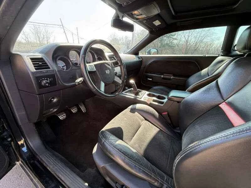 2010 Dodge Challenger - Image 5 of 9