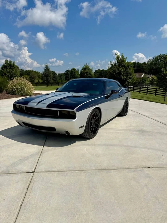 2010 Dodge Challenger SRT8 & 392 3rd Gen - Image 9 of 12