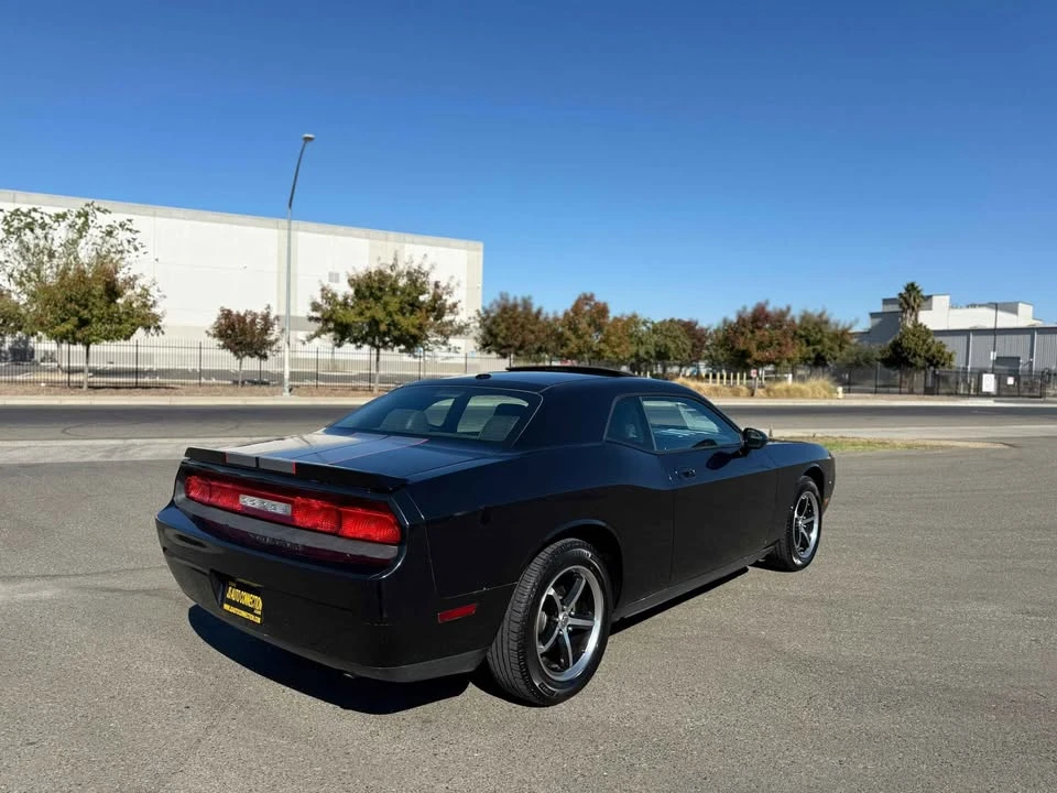 2010 Dodge Challenger 3rd Gen - Image 4 of 12