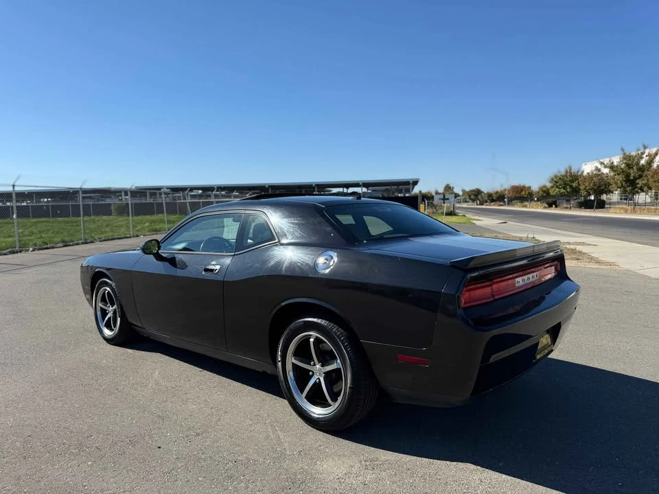 2010 Dodge Challenger 3rd Gen - Image 8 of 12