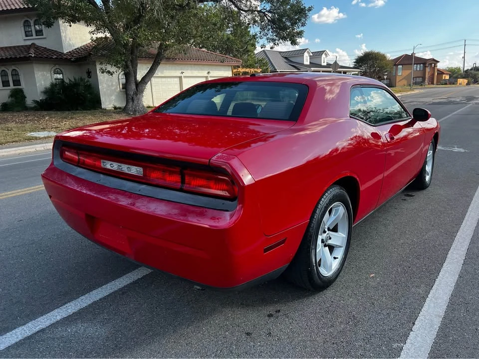 2010 Dodge Challenger 3rd Gen - Image 6 of 20