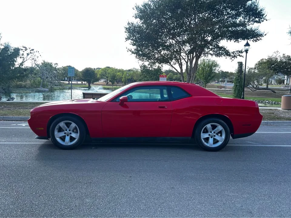 2010 Dodge Challenger 3rd Gen - Image 9 of 20