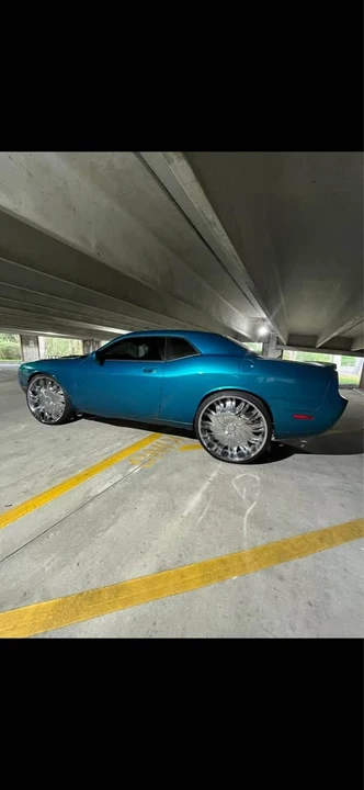 2010 Dodge Challenger 3rd Gen - Image 3 of 7