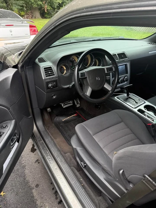 2010 Dodge Challenger 3rd Gen - Image 7 of 8