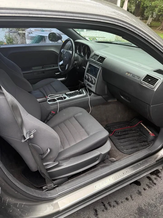 2010 Dodge Challenger 3rd Gen - Image 6 of 8