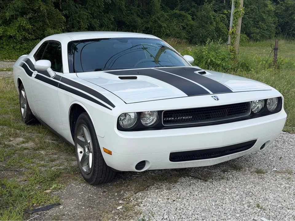 2010 Dodge Challenger 3rd Gen - Image 3 of 10