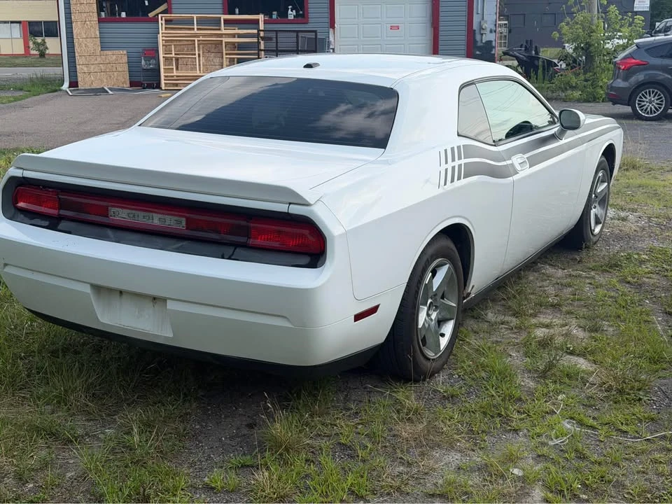 2010 Dodge Challenger 3rd Gen - Image 4 of 10