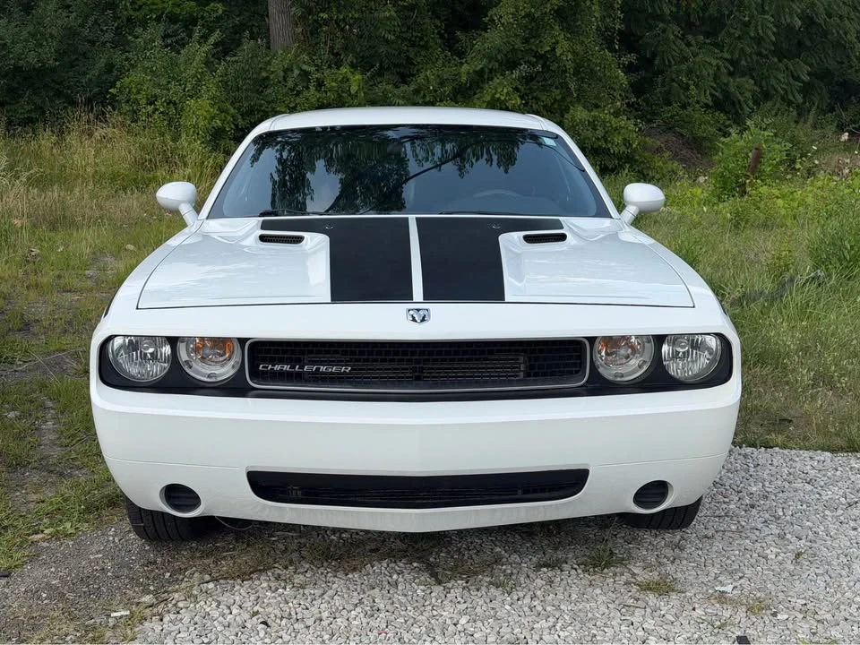 2010 Dodge Challenger 3rd Gen - Image 2 of 10