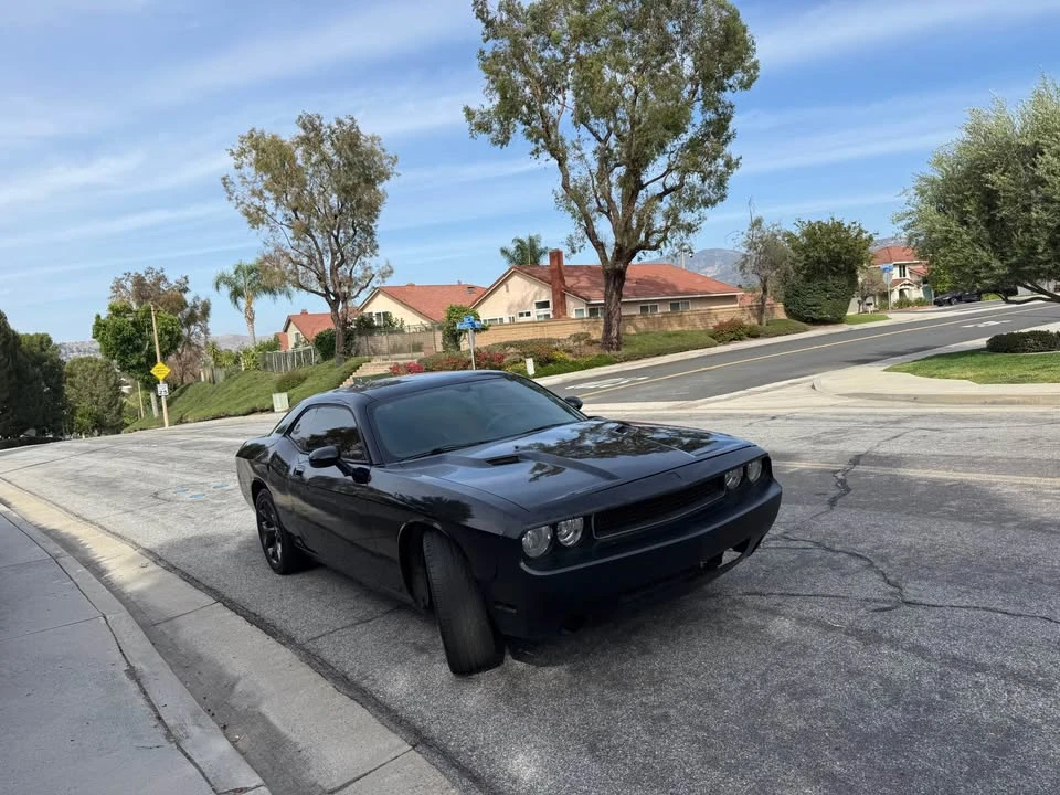 2010 Dodge Challenger 3rd Gen - Image 9 of 16