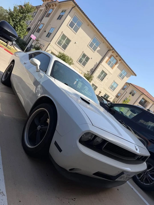 2010 Dodge Challenger 3rd Gen - Image 5 of 6