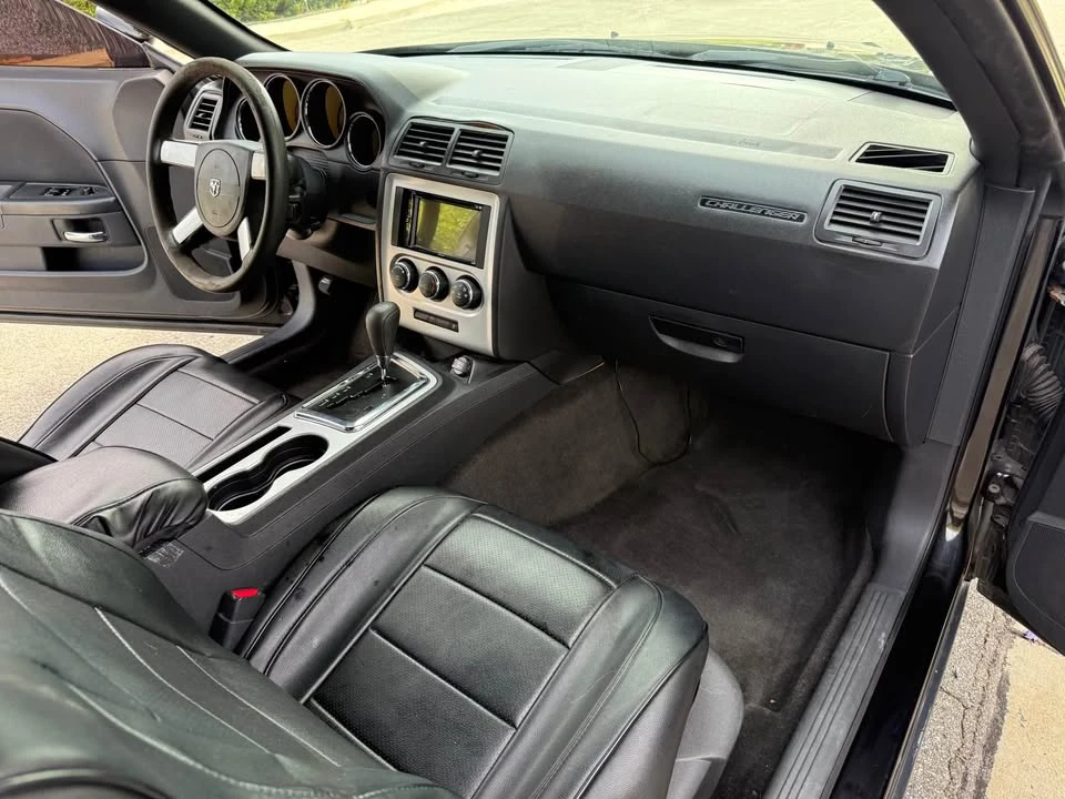 2010 Dodge Challenger 3rd Gen - Image 15 of 16
