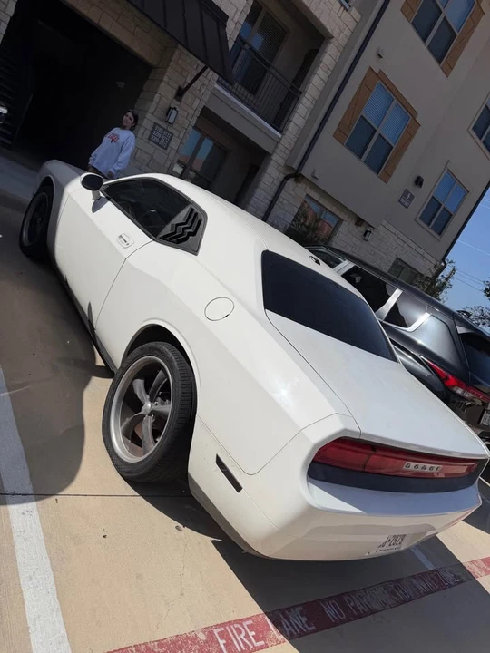 2010 Dodge Challenger 3rd Gen - Image 3 of 6