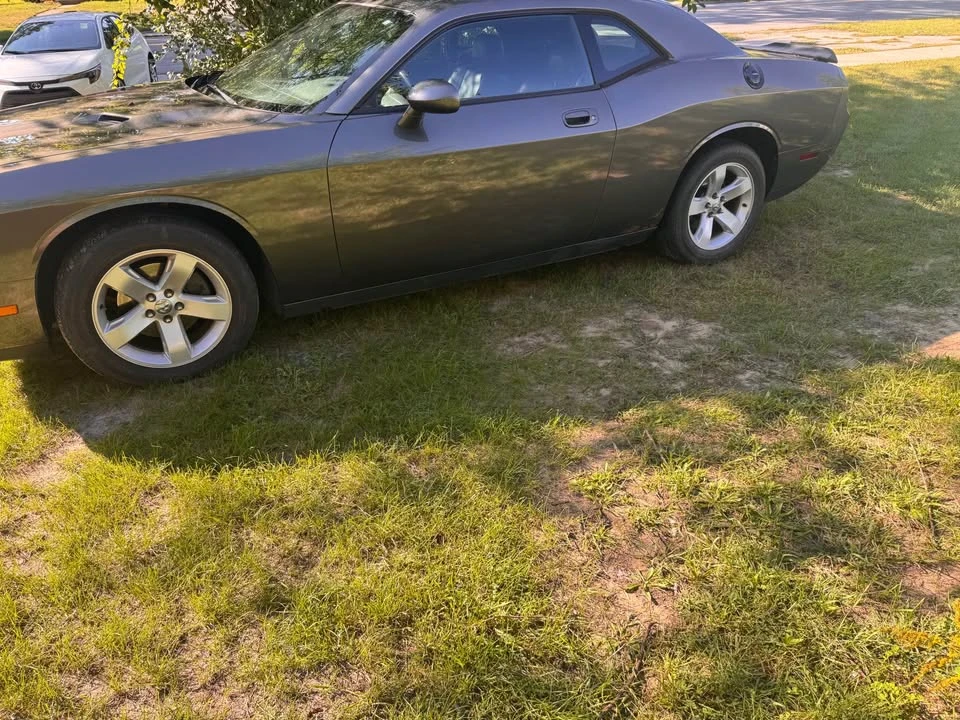 2010 Dodge Challenger 3rd Gen - Image 14 of 15