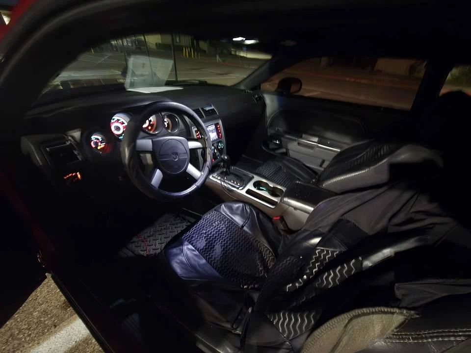 2010 Dodge Challenger 3rd Gen - Image 4 of 8