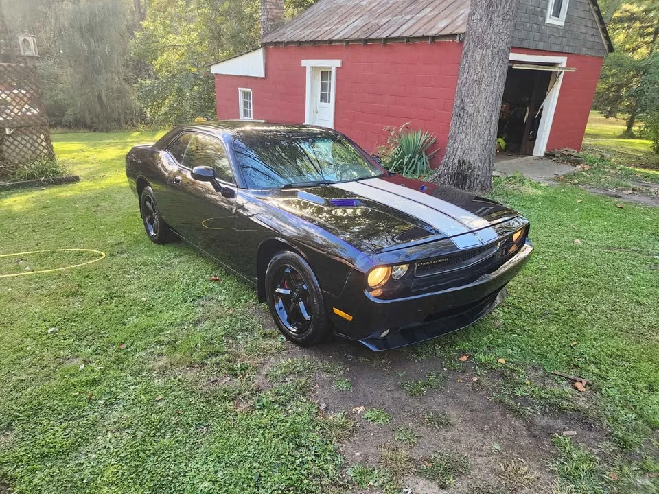 2010 Dodge Challenger 3rd Gen - Image 2 of 3
