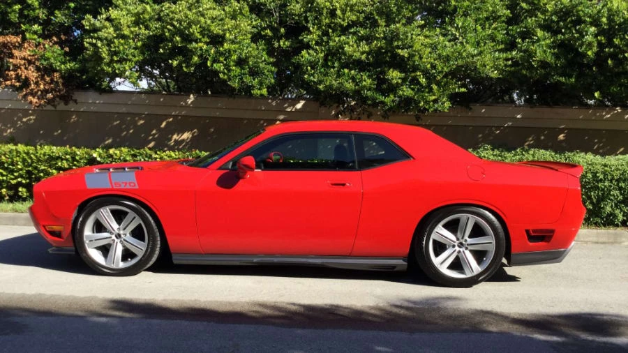 2010 Dodge Challenger 3rd Gen - Image 2 of 12