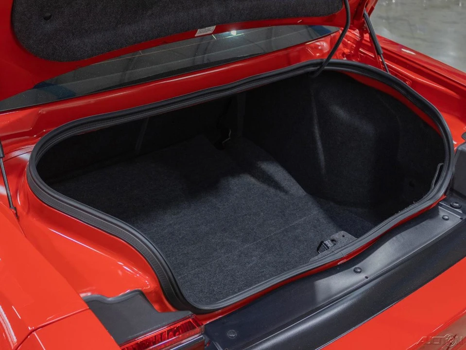 2010 Dodge Challenger 3rd Gen - Image 20 of 24
