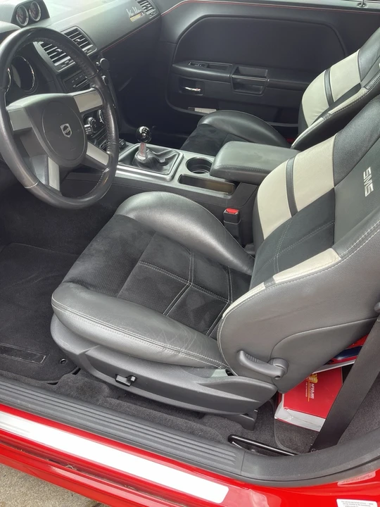 2010 Dodge Challenger - Image 18 of 28