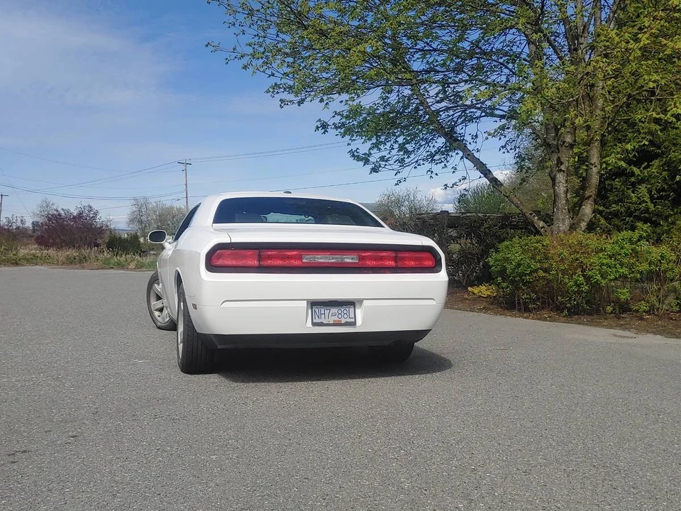 2010 Dodge Challenger 3rd Gen - Image 2 of 7