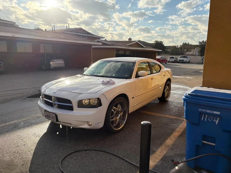2010 Dodge Charger 6th Gen - Image 5 of 14