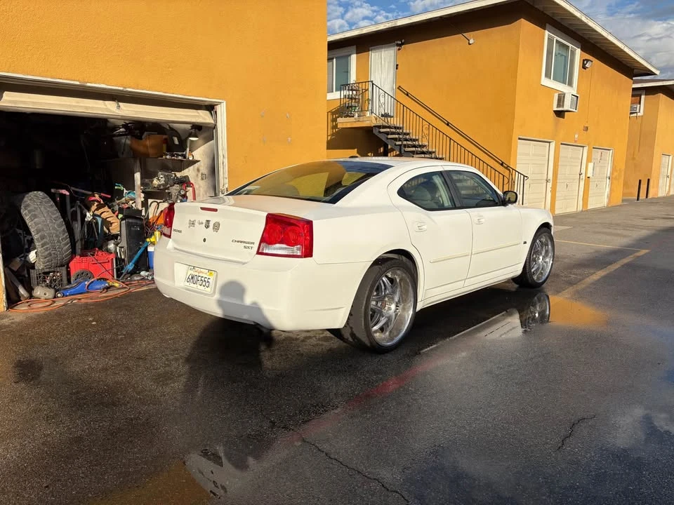 2010 Dodge Charger 6th Gen - Image 7 of 12