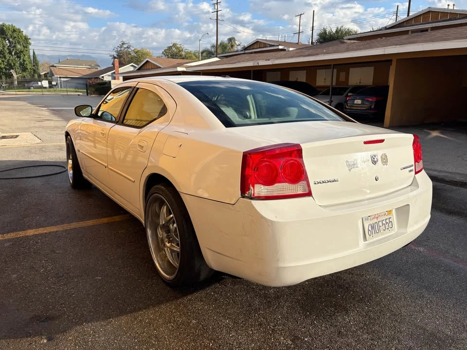 2010 Dodge Charger 6th Gen - Image 8 of 12