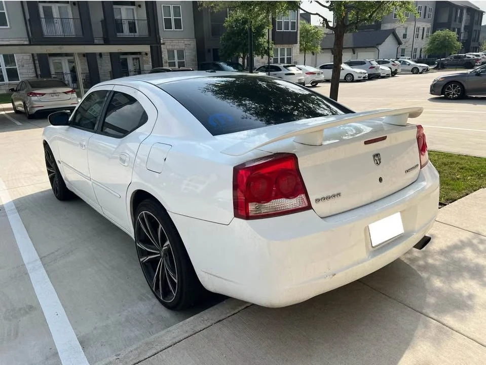 2010 Dodge Charger 6th Gen - Image 4 of 5