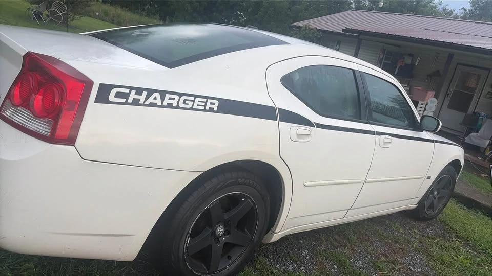 2010 Dodge Charger 6th Gen - Image 5 of 15