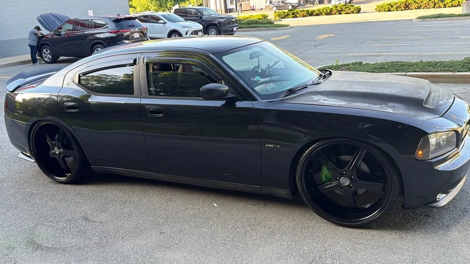 2010 Dodge Charger 6th Gen - Image 8 of 13