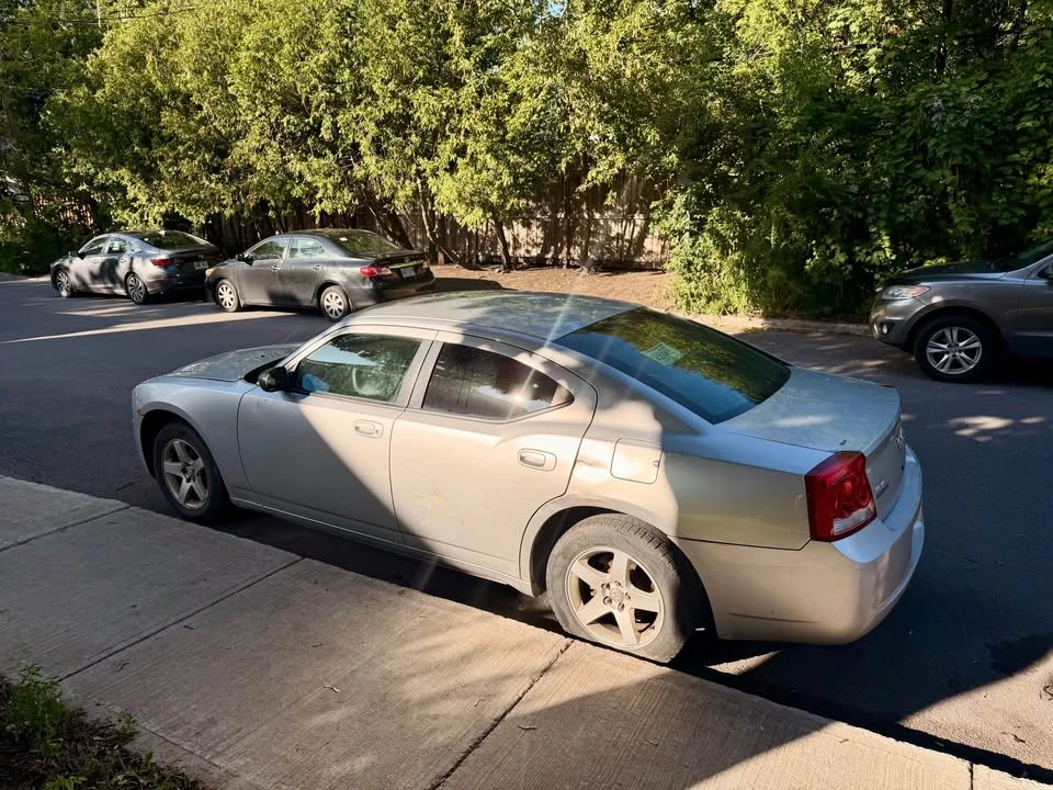 2010 Dodge Charger 6th Gen - Image 2 of 4