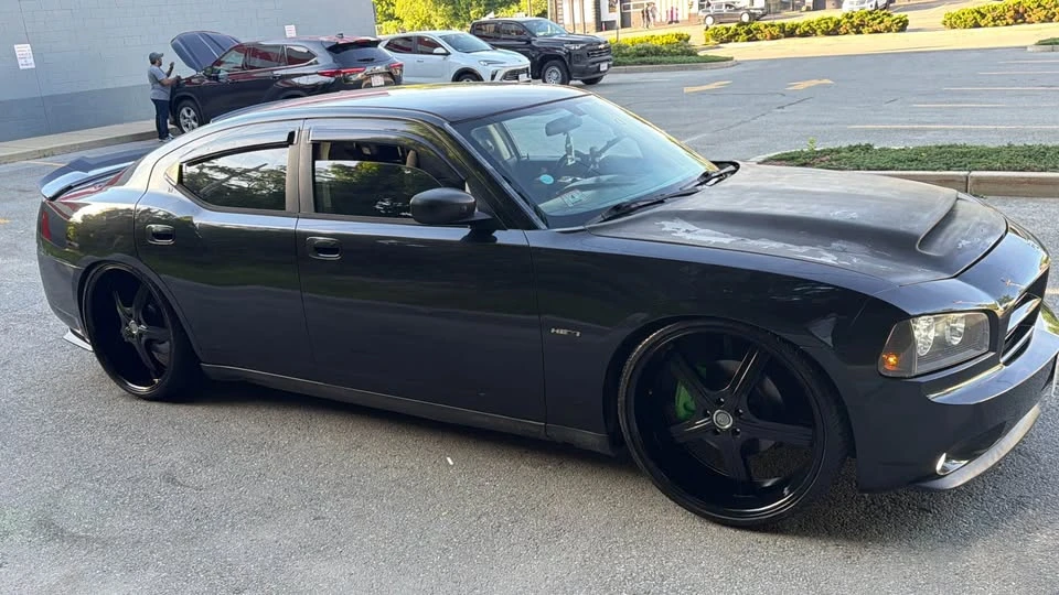 2010 Dodge Charger 6th Gen - Image 7 of 13