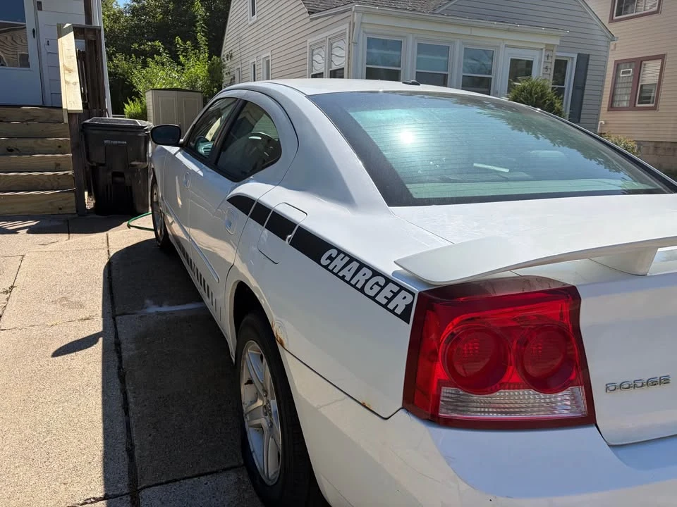 2010 Dodge Charger 6th Gen - Image 2 of 6