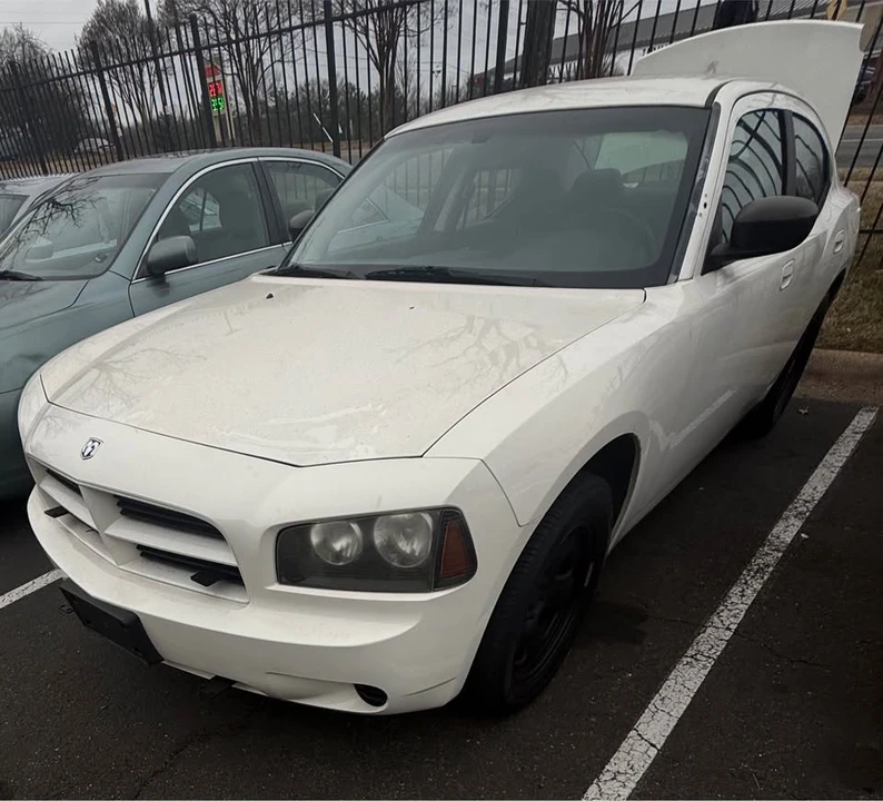 2010 Dodge Charger 6th Gen - Image 2 of 10