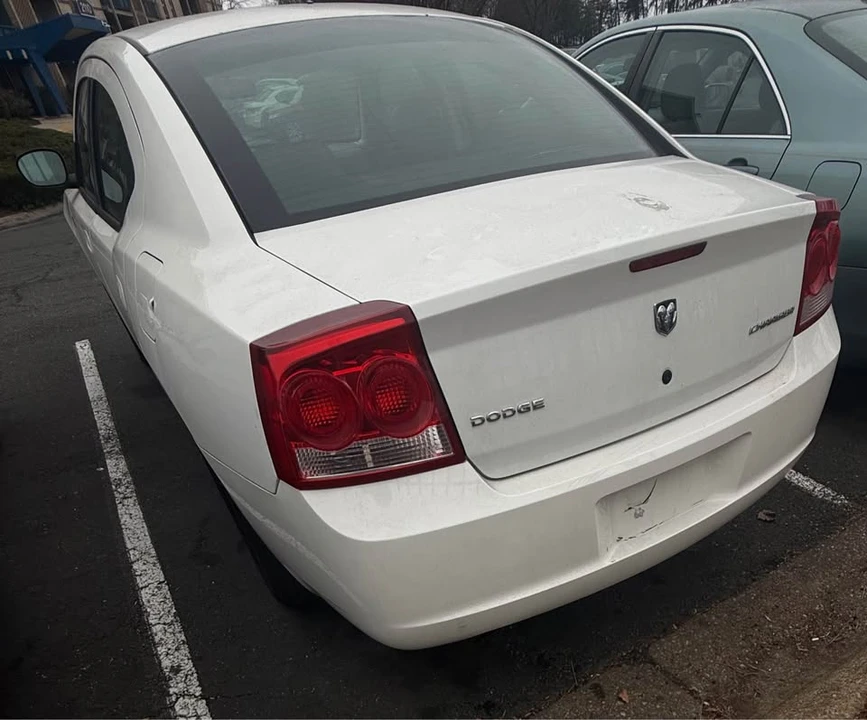2010 Dodge Charger 6th Gen - Image 5 of 10