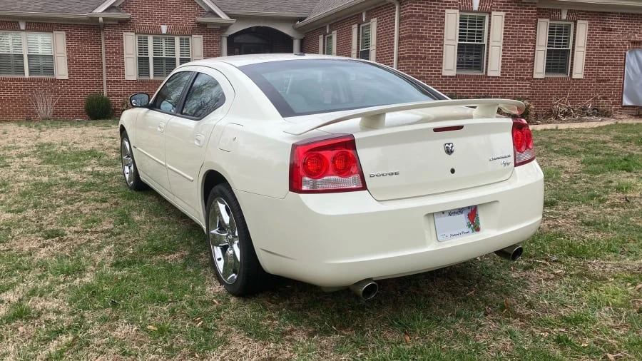 2010 Dodge Charger 6th Gen - Image 2 of 31