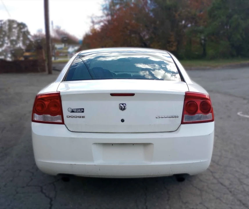 2010 Dodge Charger 6th Gen - Image 4 of 8