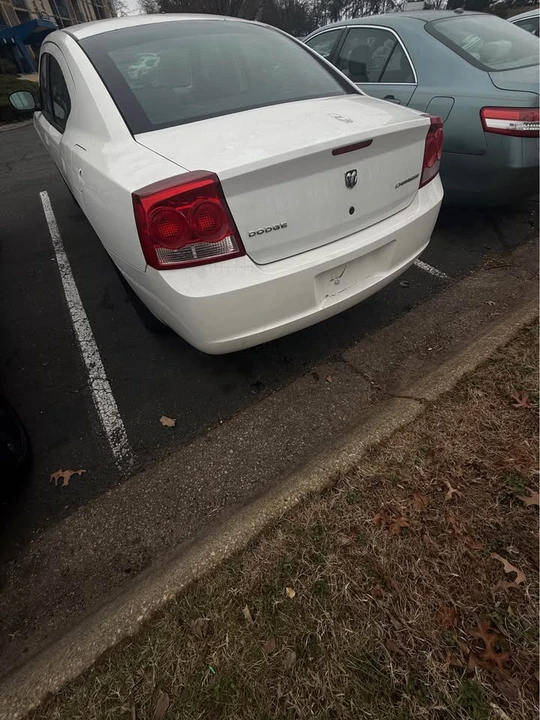 2010 Dodge Charger 6th Gen - Image 2 of 9