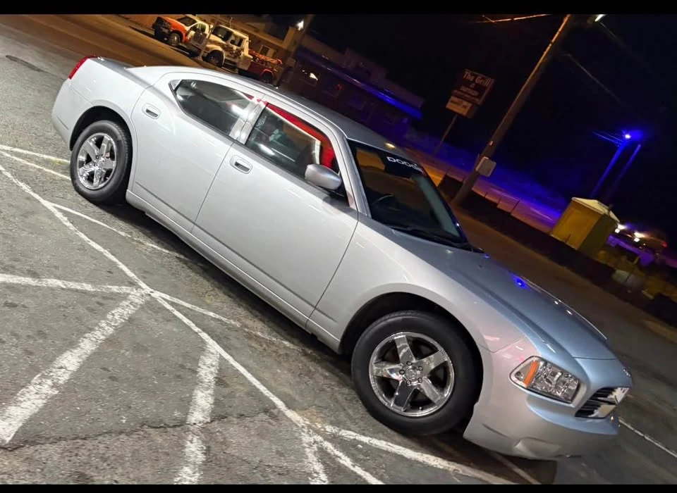 2010 Dodge Charger 6th Gen - Image 5 of 10