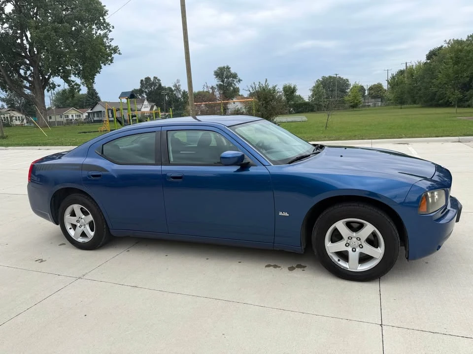 2010 Dodge Charger 6th Gen - Image 3 of 10