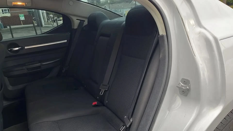2010 Dodge Charger 6th Gen - Image 13 of 18
