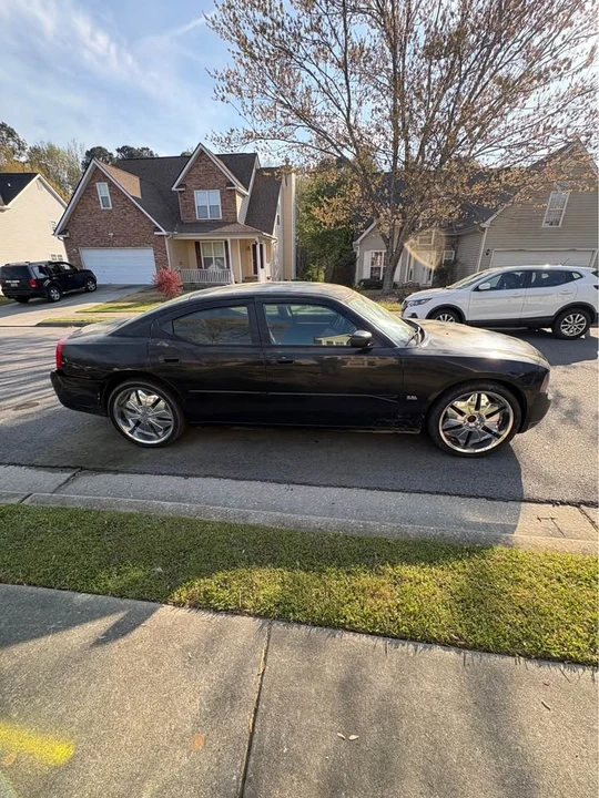 2010 Dodge Charger 6th Gen - Image 2 of 7