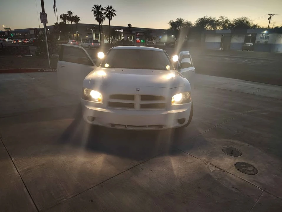 2010 Dodge Charger 6th Gen - Image 6 of 8