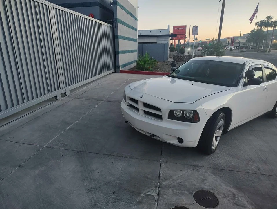 2010 Dodge Charger 6th Gen - Image 2 of 8