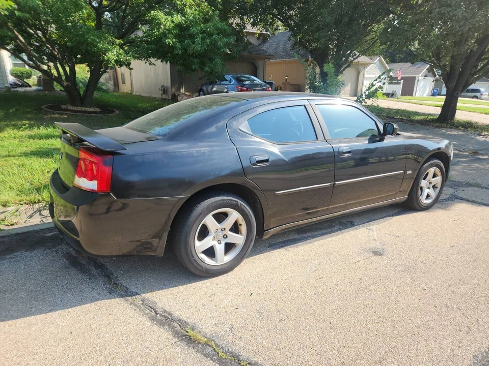2010 Dodge Charger 6th Gen - Image 2 of 7
