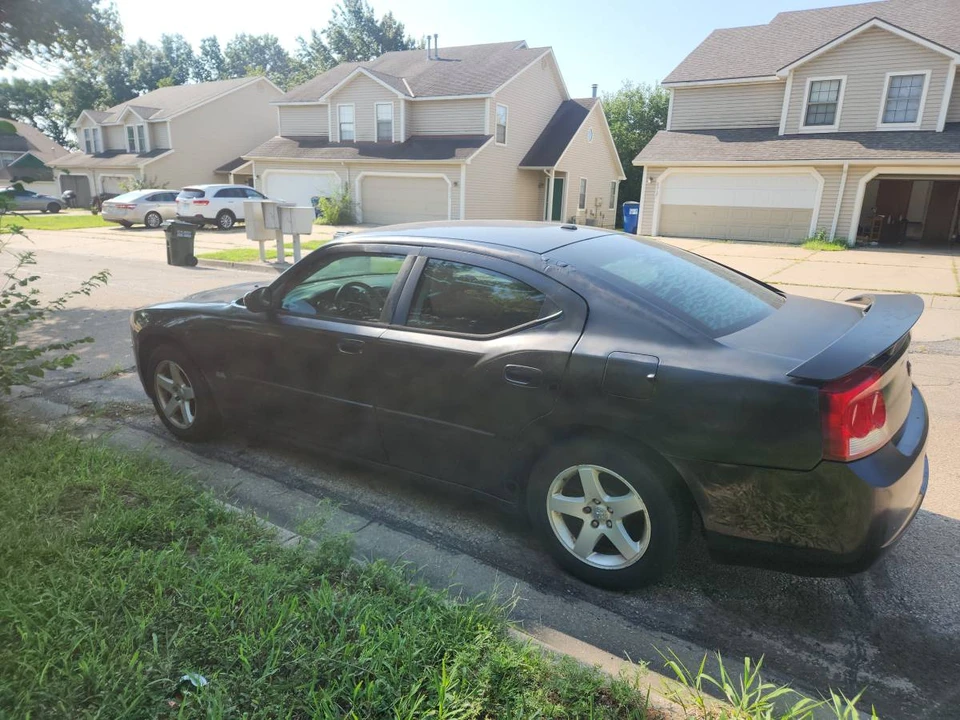 2010 Dodge Charger 6th Gen - Image 3 of 7