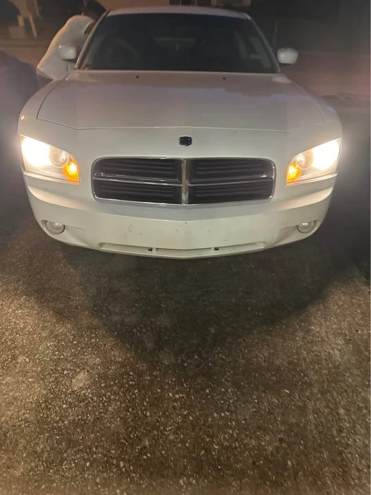 2010 Dodge Charger 6th Gen - Image 2 of 7
