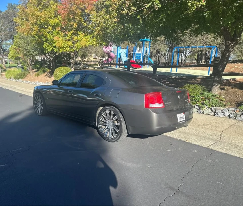 2010 Dodge Charger 6th Gen - Image 3 of 6