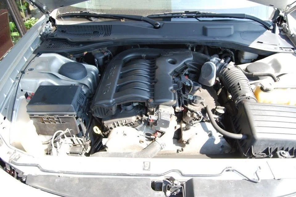 2010 Dodge Charger 6th Gen - Image 6 of 9