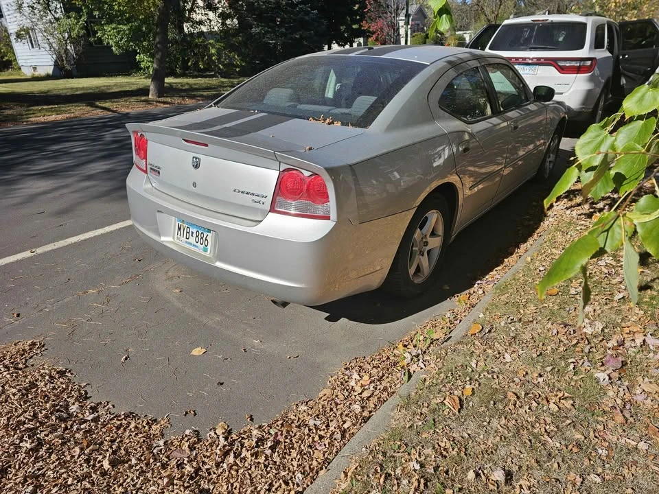 2010 Dodge Charger 6th Gen - Image 3 of 8