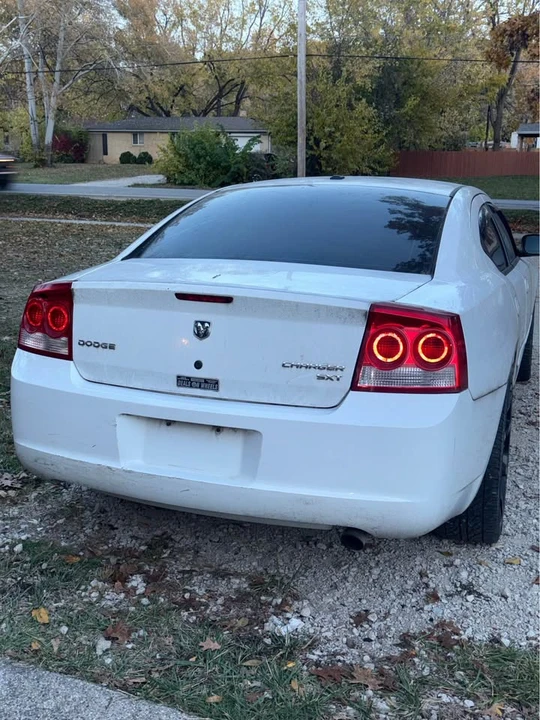 2010 Dodge Charger 6th Gen - Image 2 of 9